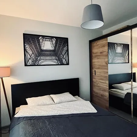 Apartament Husarska דירה *